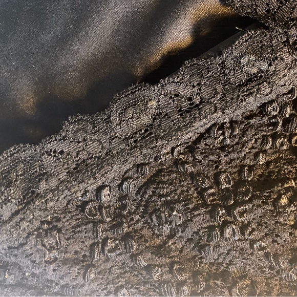 Black Lace V-Neck Tank - Picture 3 of 4